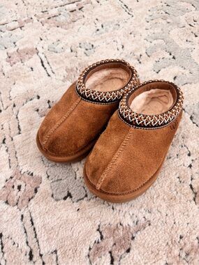 UGG Kids Tasman Chestnut Suede Slip-On shoes size 9